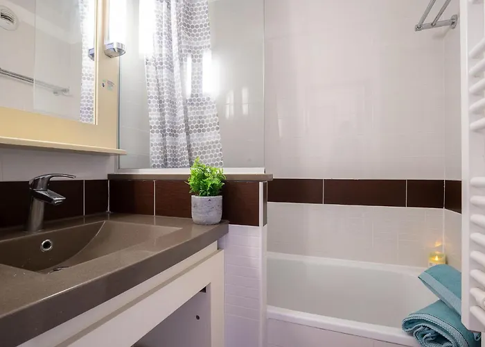 L'esquinade - J4 332 By Interhome *